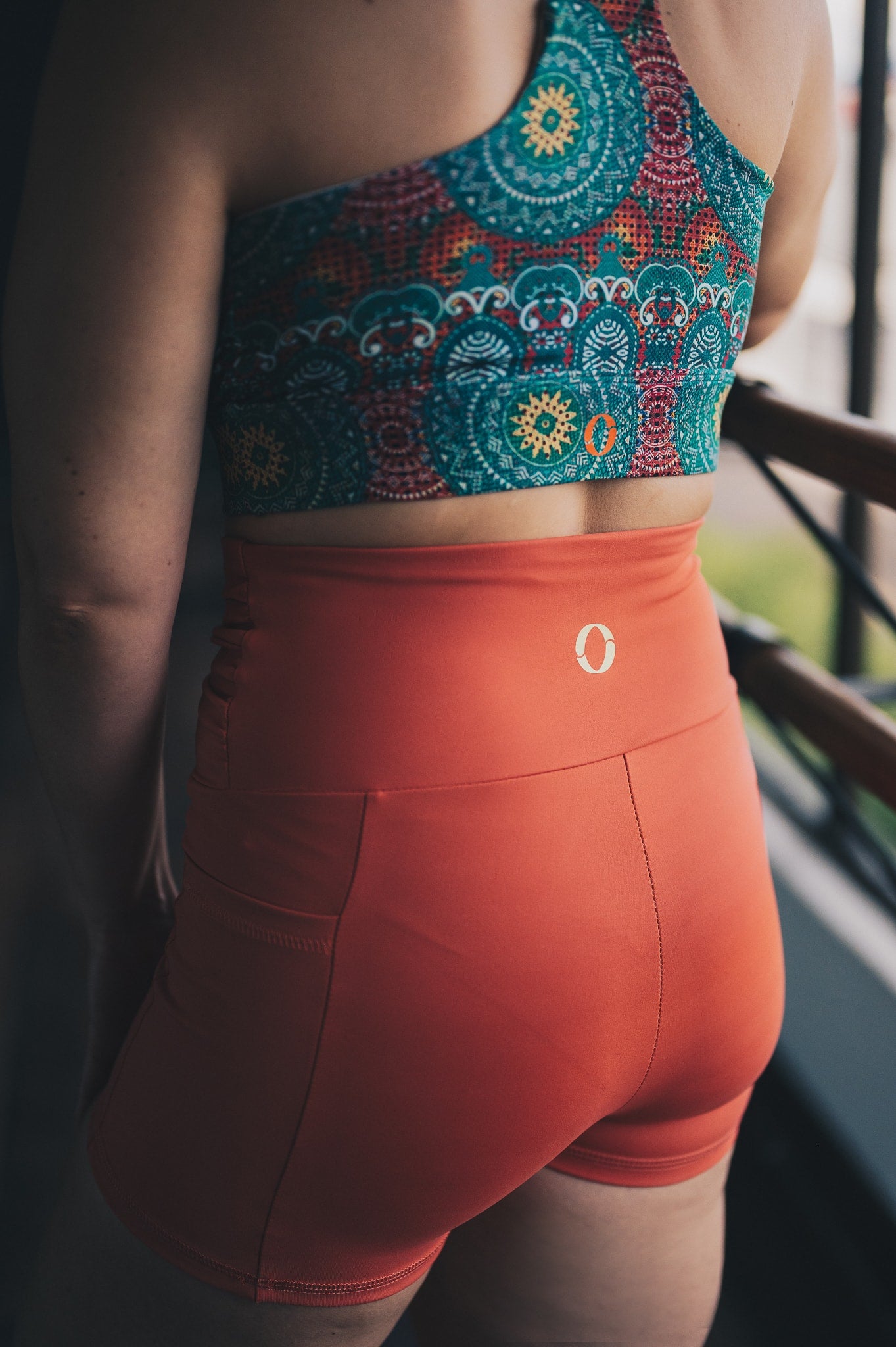 Short nudo naranja